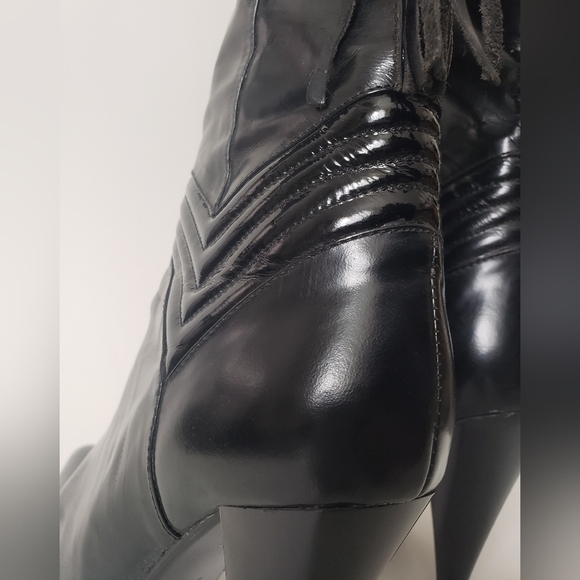 Laura Biagiotti | Leather Boots with Tassels - Picture 10 of 16